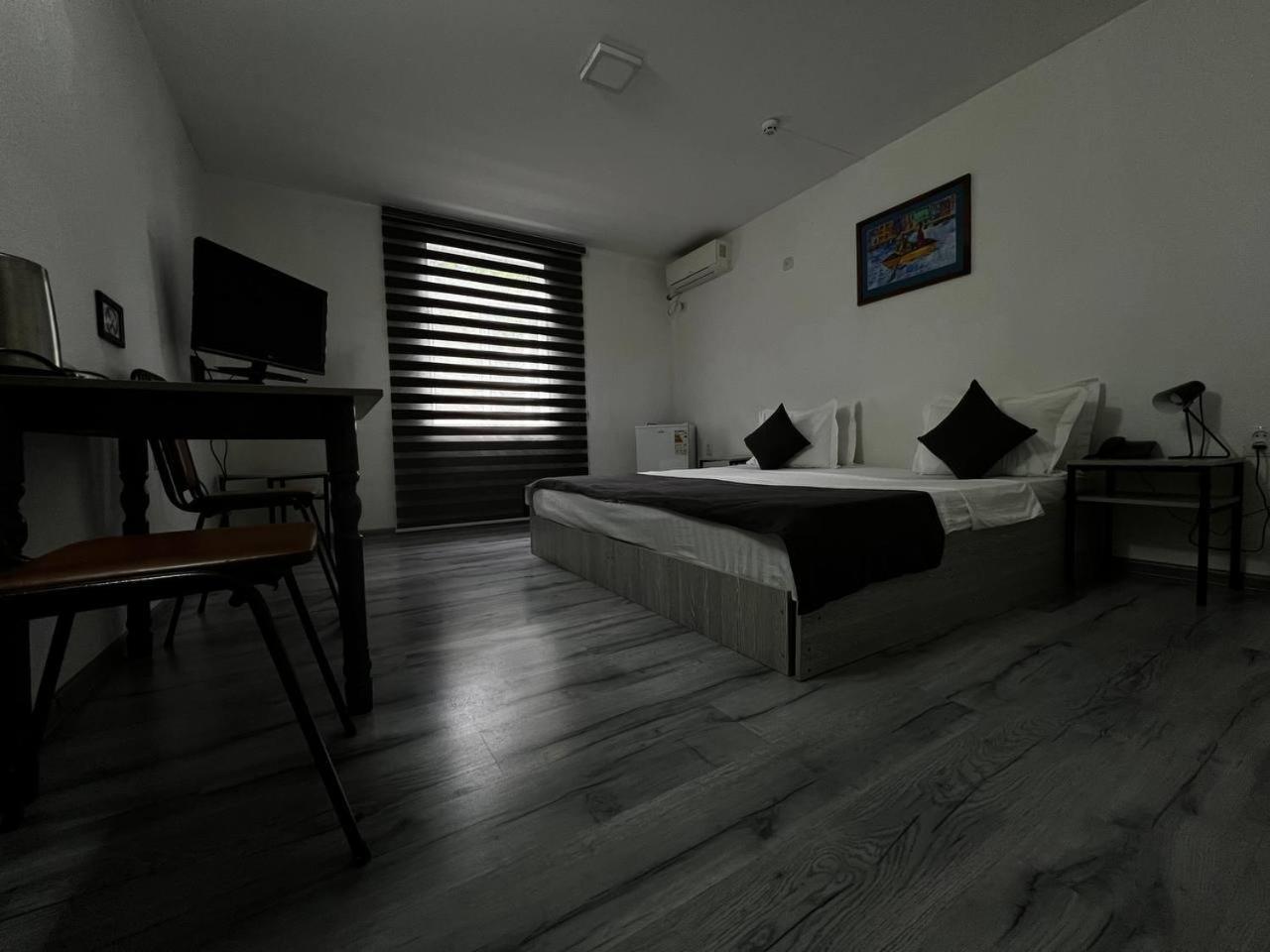 Temurkhan Hotel Tashkent Esterno foto
