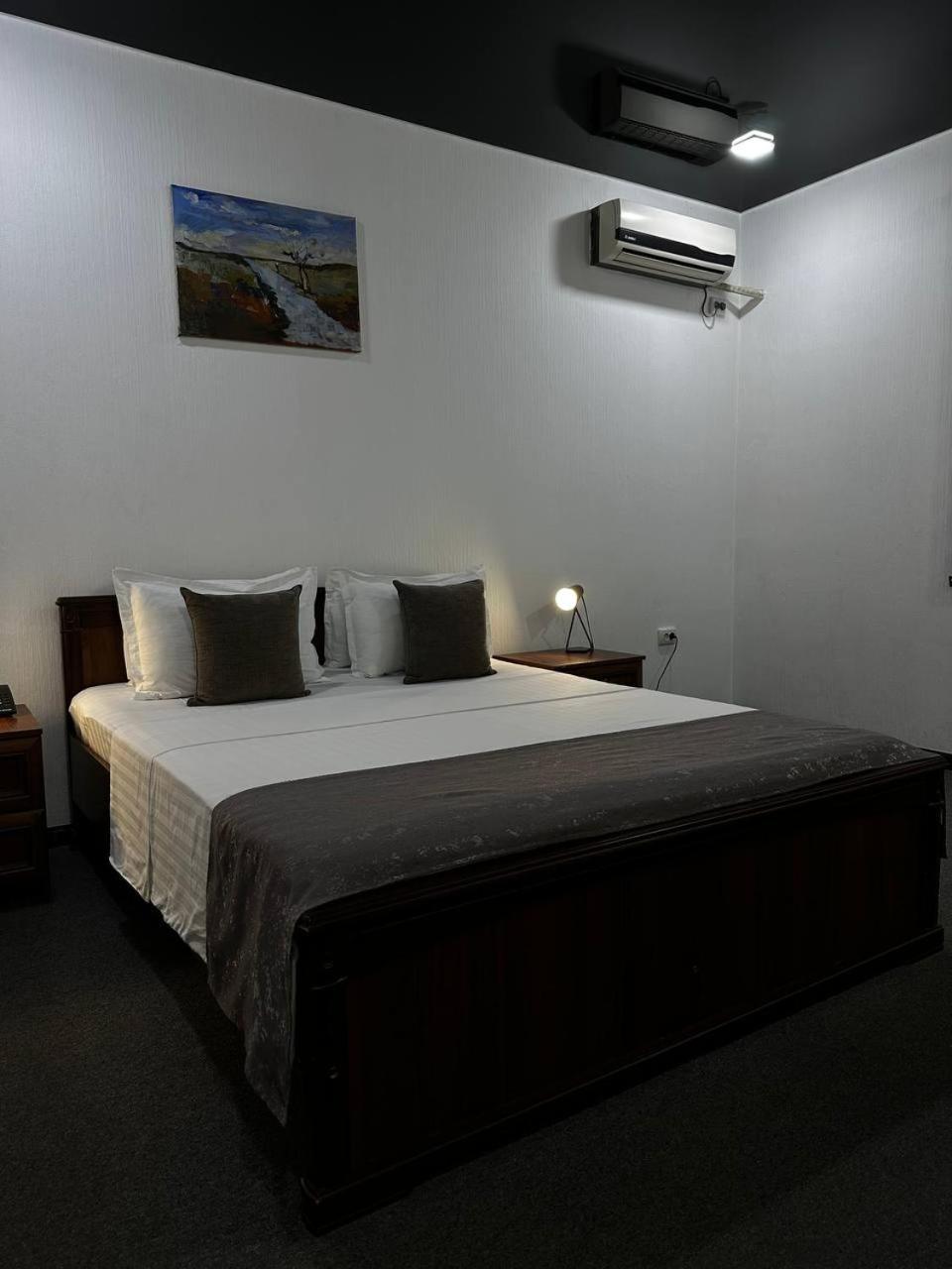 Temurkhan Hotel Tashkent Esterno foto